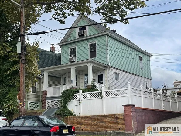 378 Jeffries St, Perth Amboy, NJ 08861