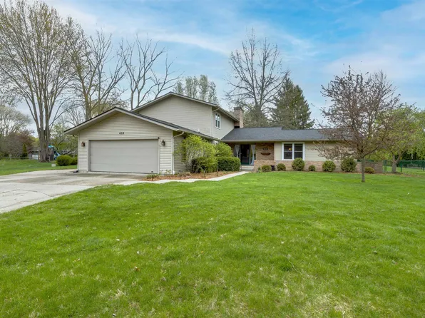 605 Woodhaven Pl, Midland, MI 48640