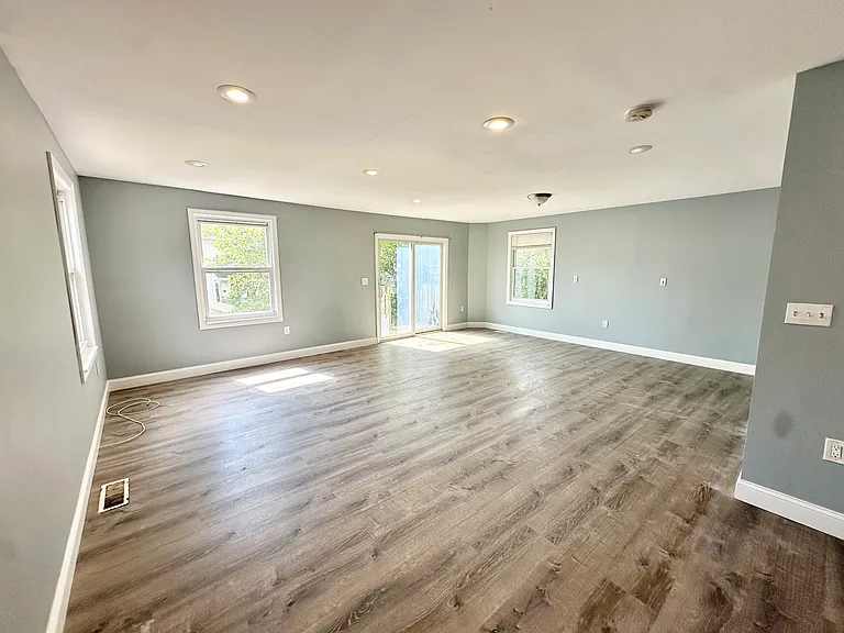 119 Evergreen Ave — Photo 3
