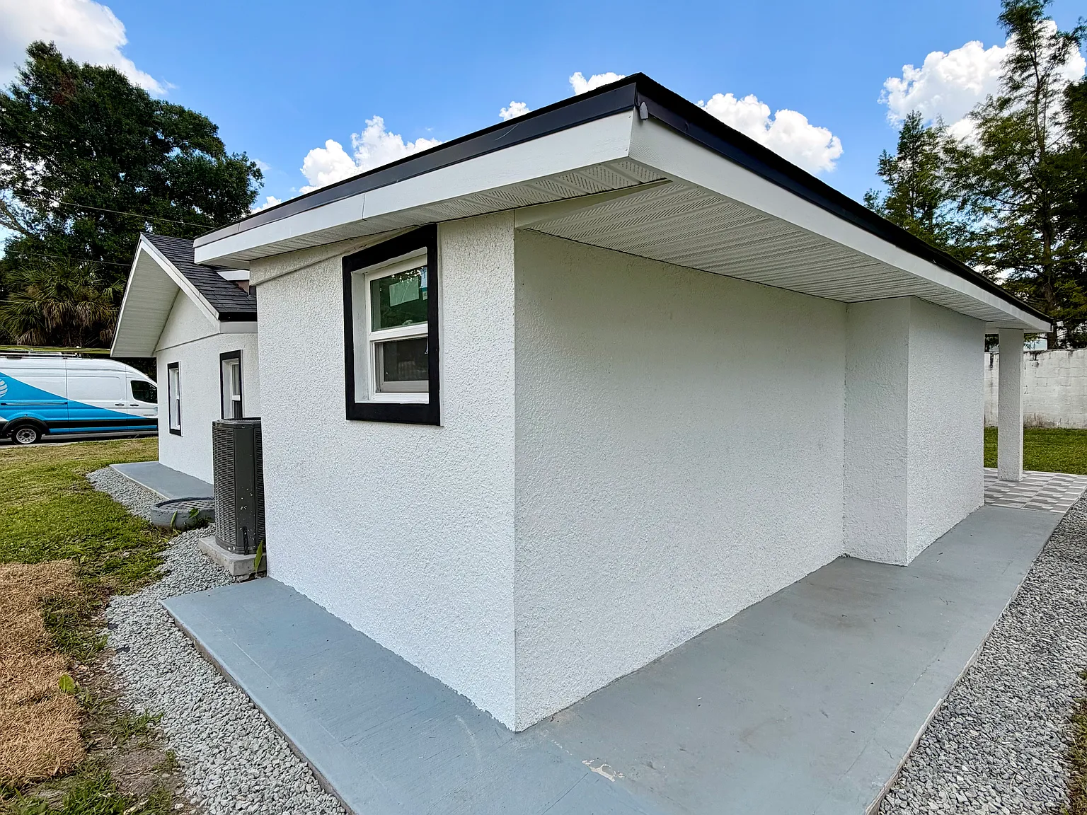 3 bed, 860 sqft, $1,850 — Photo 3