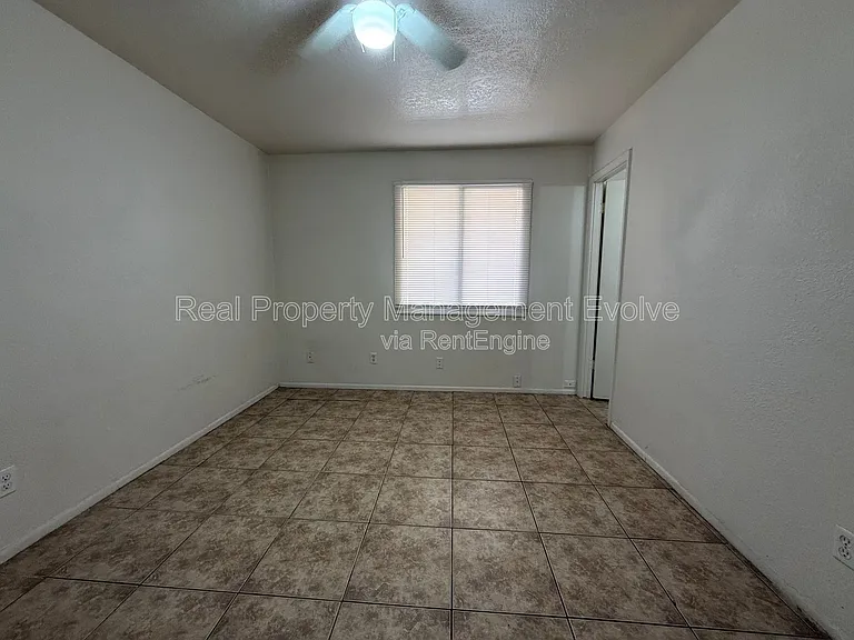 13829 N 48th Ave — Photo 13
