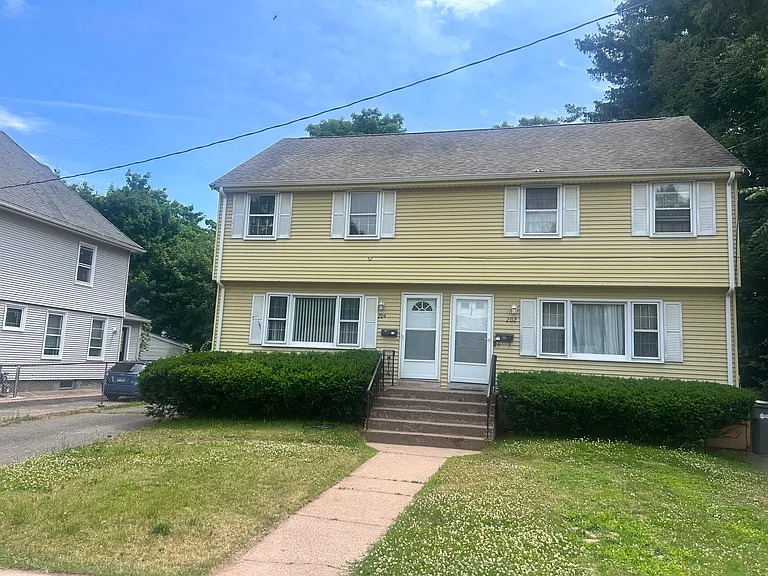 204 School St — Photo 2
