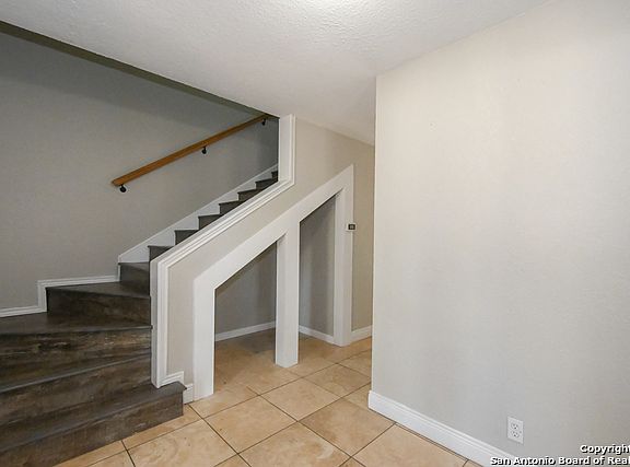 5th image of 9302 Beowulf St