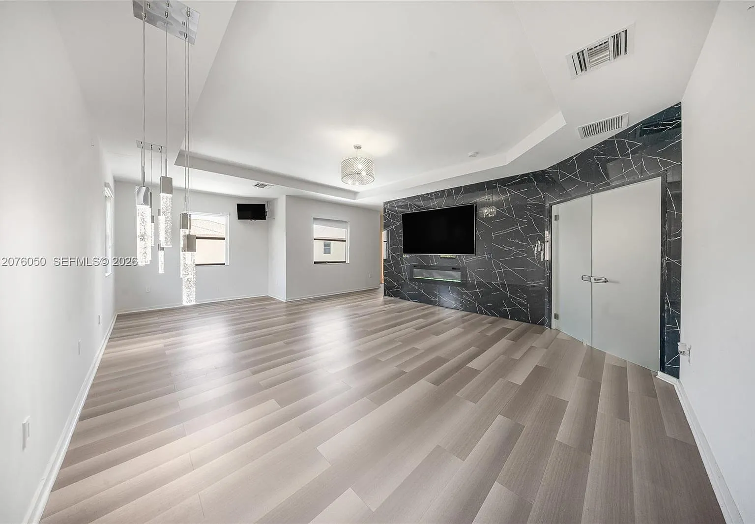 5 bed, 3.0 bath, 3340 sqft, $5,000 — Photo 4