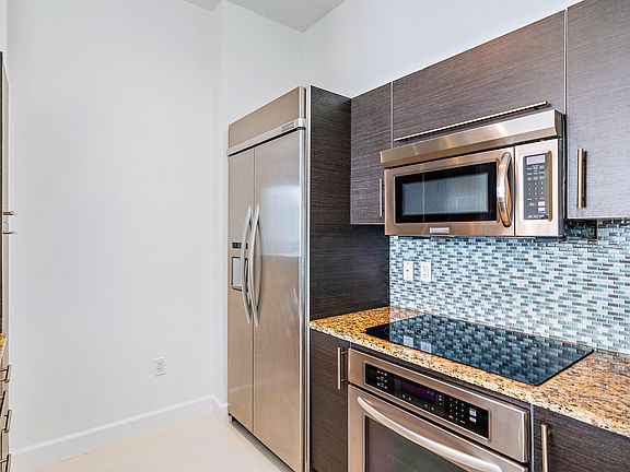 3rd image of 550 Okeechobee Blvd Ph L14