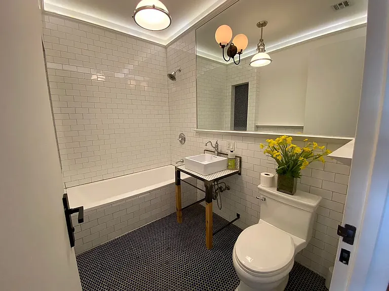 103 N 10th St #2F — Photo 15