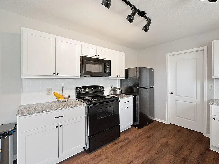 4898 Little Pine Dr — Photo 4