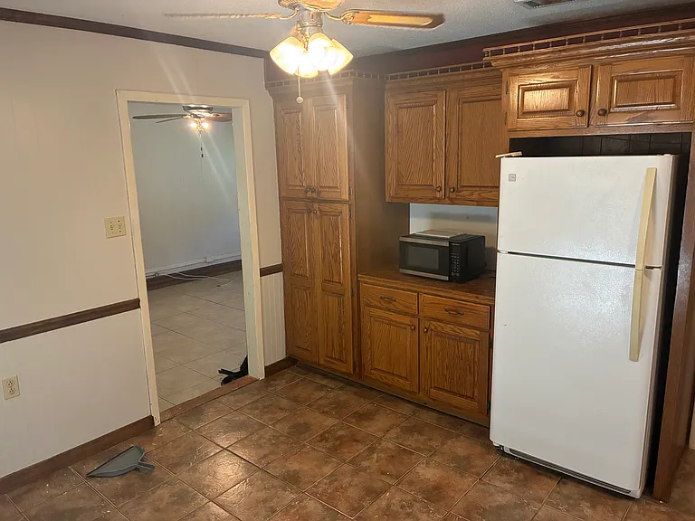 2205 Amy Ann St — Photo 6