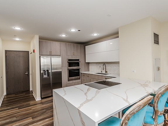4th image of 737 W Washington Blvd APT 2010