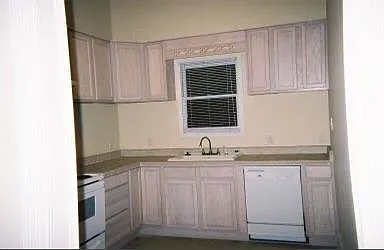 3 bed, 1350 sqft, $2,000 — Photo 4