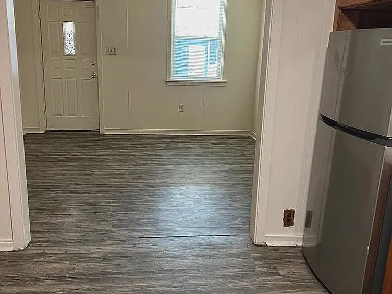 547 Manor St — Photo 7