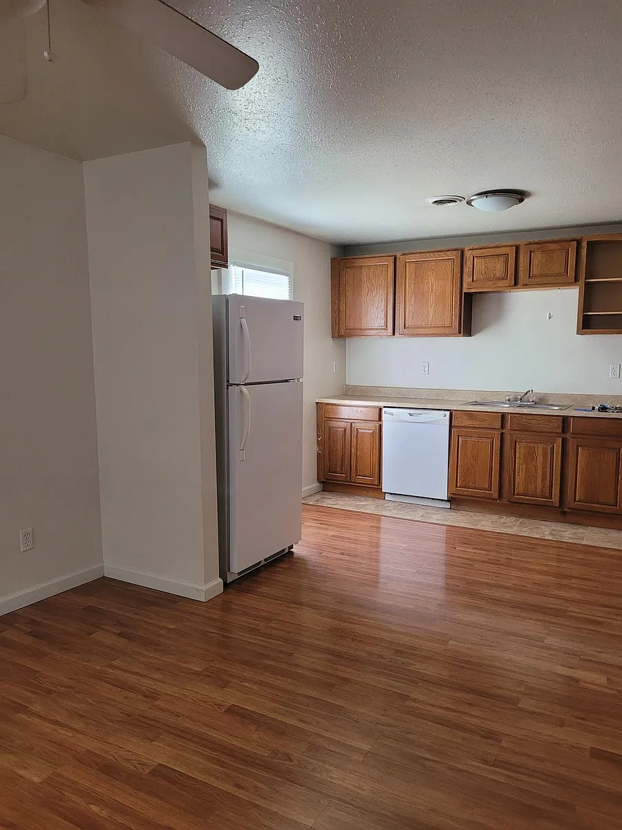 Building Photo - 403 W Freeman St #10