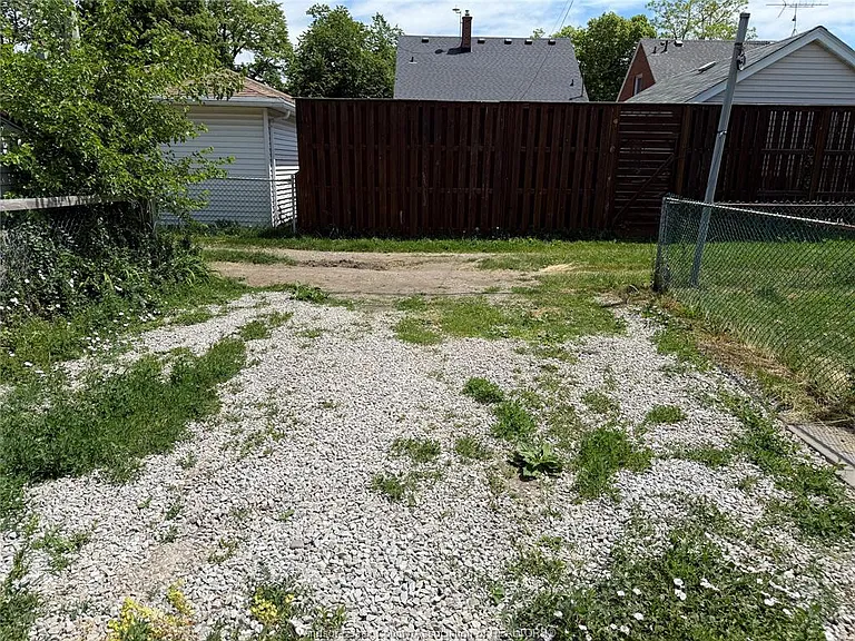 1814 Cadillac St — Photo 3