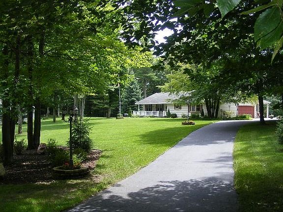 2nd image of 10800 Forest Hills Dr