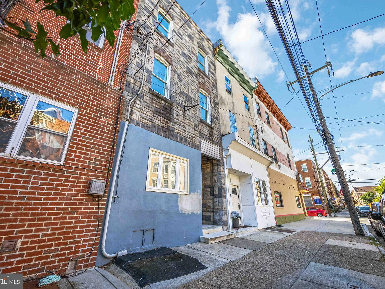 1 bed, 1.0 bath, 700 sqft, $1,900 — Photo 3