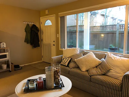 430 NE Maple Leaf Pl Photo 1
