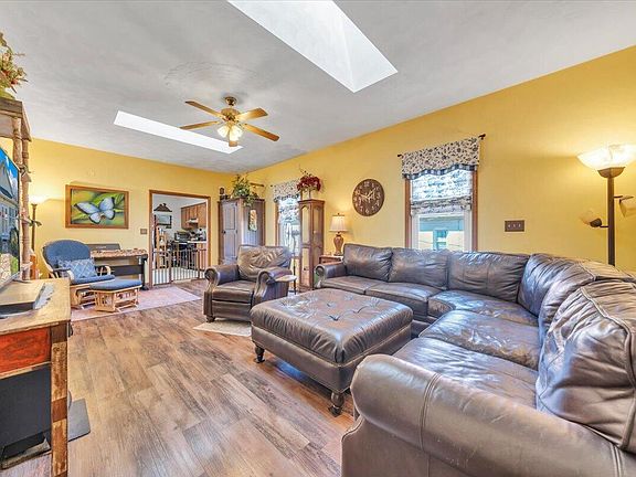 5th image of 841 Bedford Rd