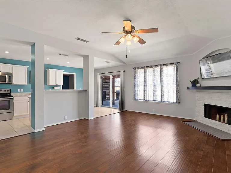 2201 Tailburton Ct — Photo 15