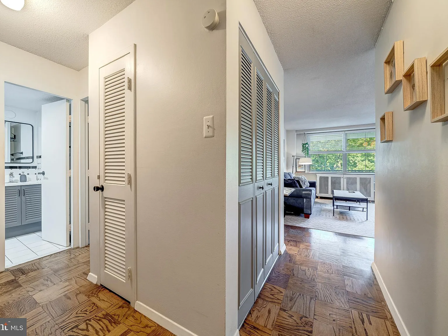 Circle Condo — Photo 4