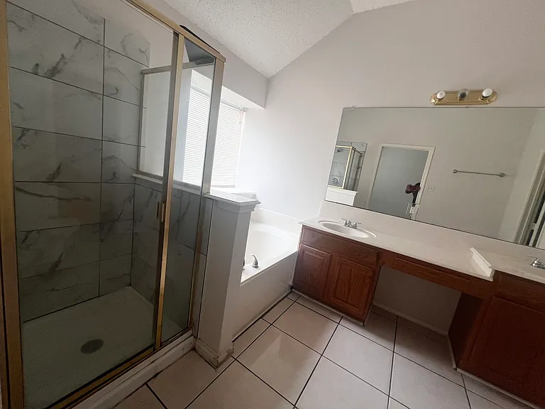 2277 Heatherdale Dr — Photo 4