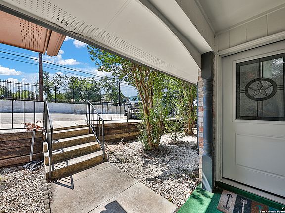 3rd image of 5333 Callaghan Rd
