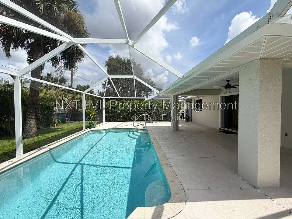 631 SW 12th St