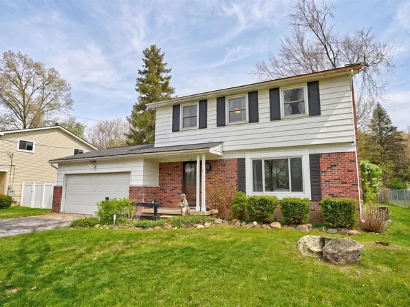 2281 Crane Rd, Fenton, MI 48430