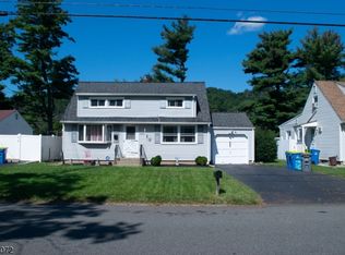 522 Warfield Rd, North Plainfield, NJ 07063