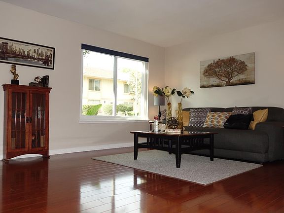 2nd image of 2212 Amberwood Ln
