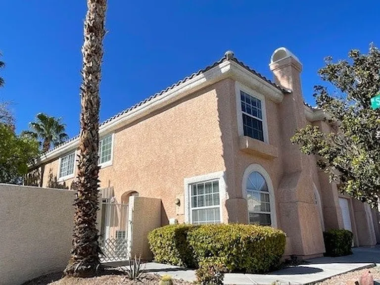 8401 Sewards Bluff Ave — Photo 3