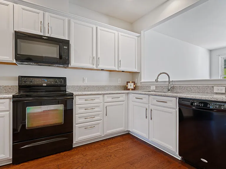 100 Stratford Lakes Dr #265 — Photo 5
