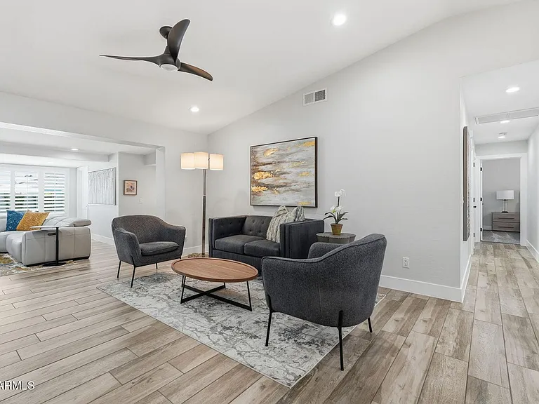 3041 E Elm St — Photo 8