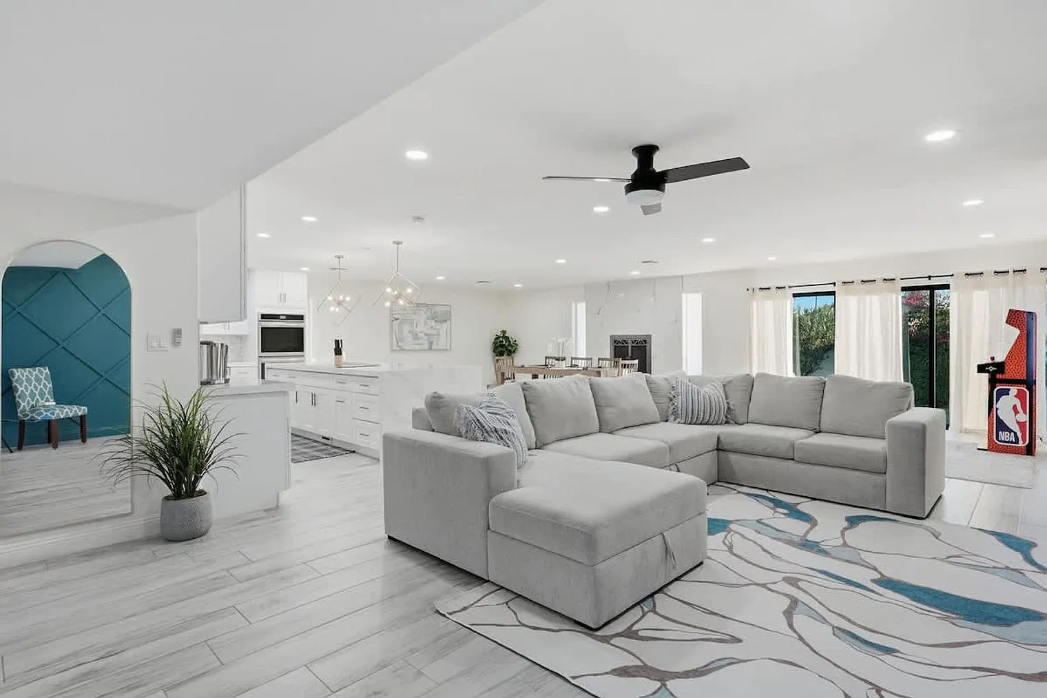 4 bed, 3.0 bath, $4,672 — Photo 2