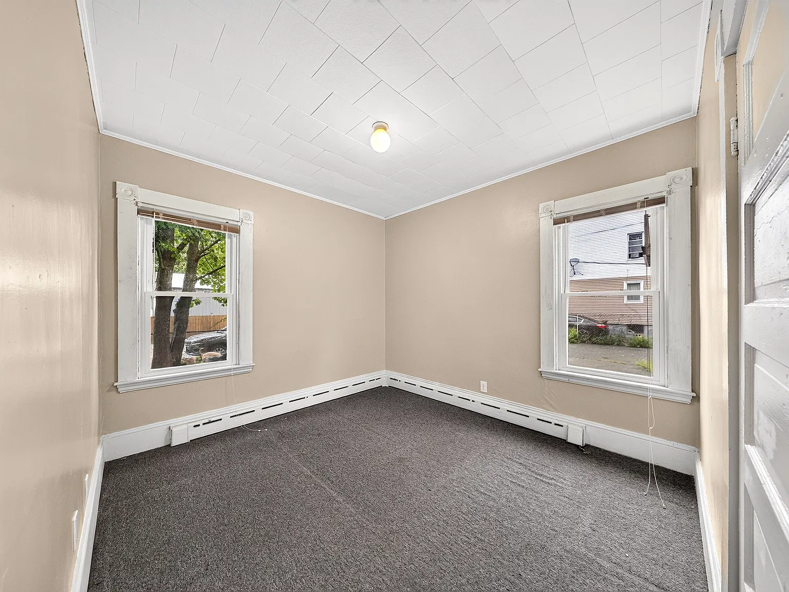 3 bed, 1000 sqft, $1,950 — Photo 3