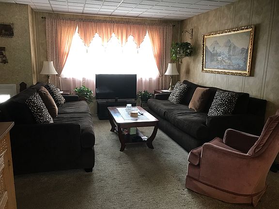 Living room 11'2 x 13'5