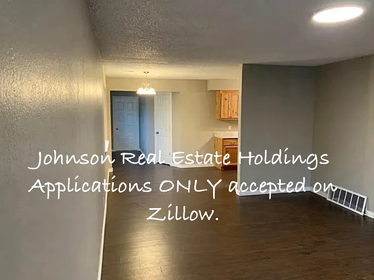 437 NE Myers Ave — Photo 3