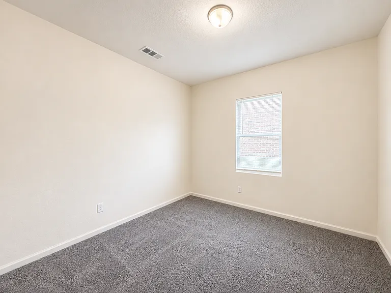 715 Wellington Dr — Photo 14