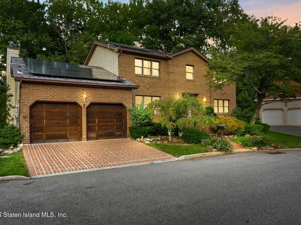 7 Reiss Ln, Staten Island, NY 10304
