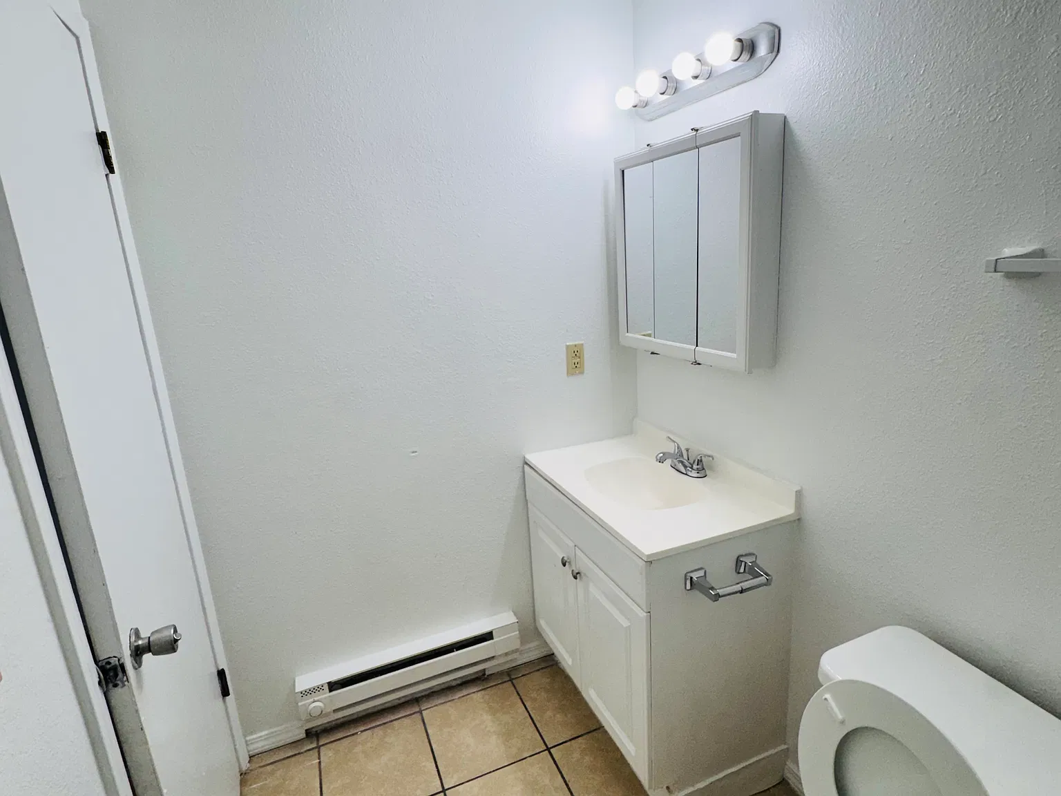 2 bed, 1.5 bath, 866 sqft, $1,800 — Photo 4