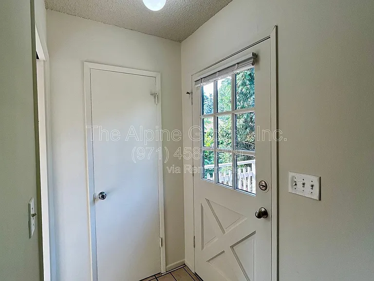 6041 SW Valley Ave — Photo 8