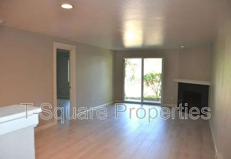 726 Kirkland Cir #C-103 — Photo 2