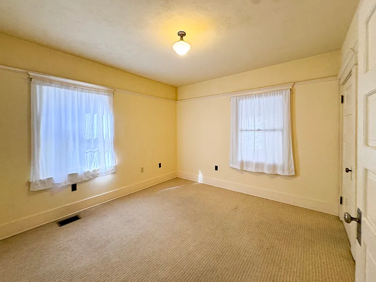 1123 Marion Ave — Photo 56