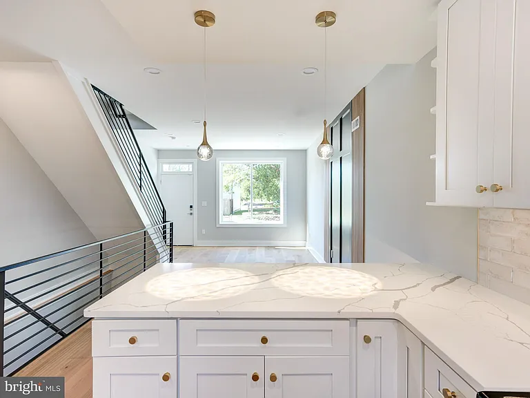 1933 N Leithgow St #35-1 — Photo 44