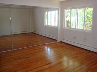 3 Camelot Dr APT 4, Bloomfield, CT 06002