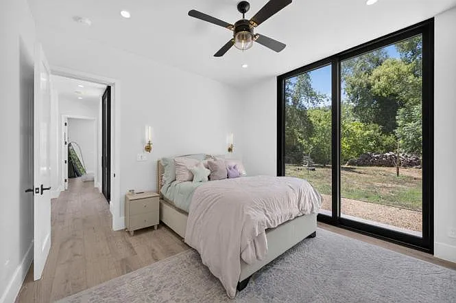 6 bed, 4527 sqft, $29,500 — Photo 2