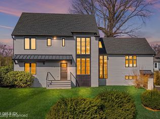 31 Thornhill Rd, Riverside, CT 06878