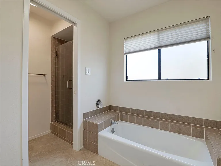 5214 Calatrana Dr — Photo 24