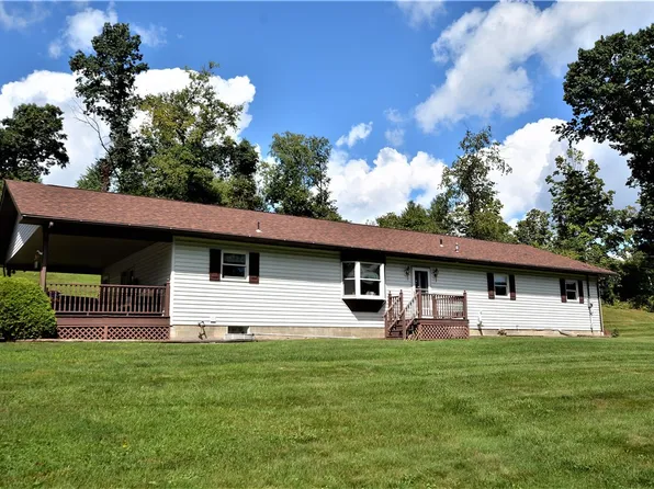 111 Holsing Ln, Tarentum, PA 15084