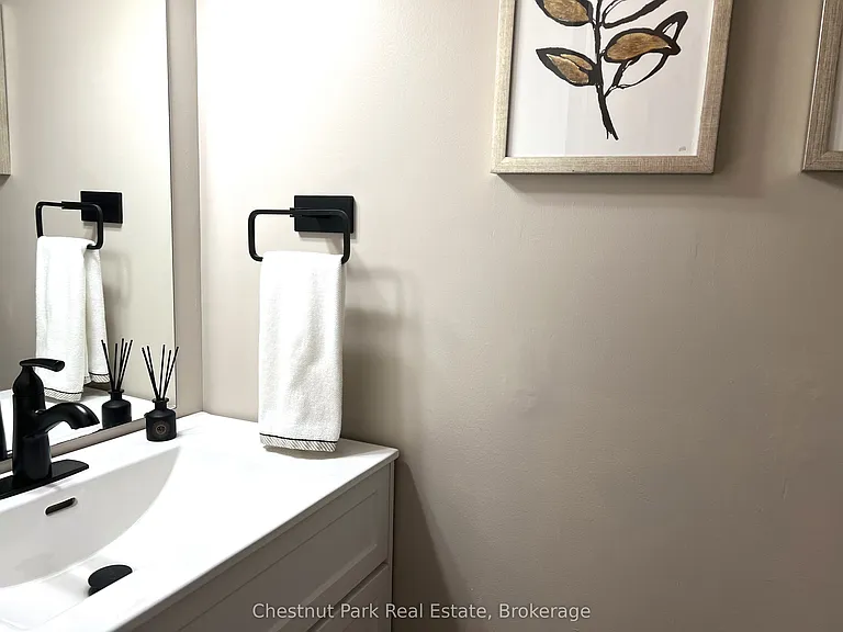 550 Oxbow Cres — Photo 12