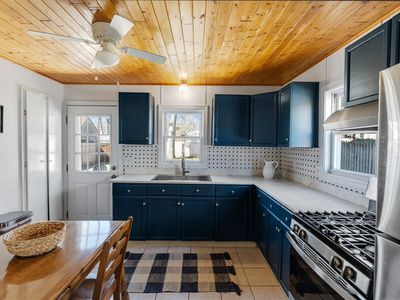 27 Wilcox St, Warwick, RI, 02889